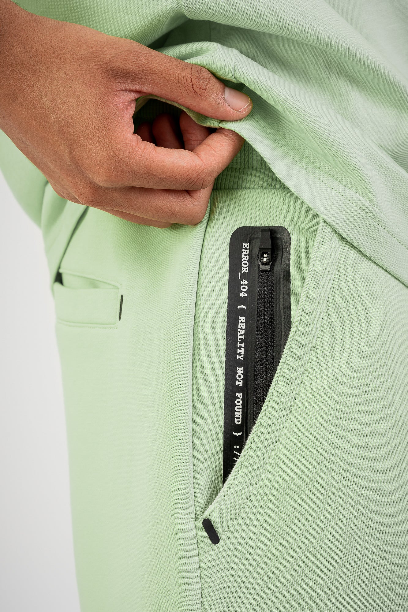 Error_404 Shorts - Peppermint Green