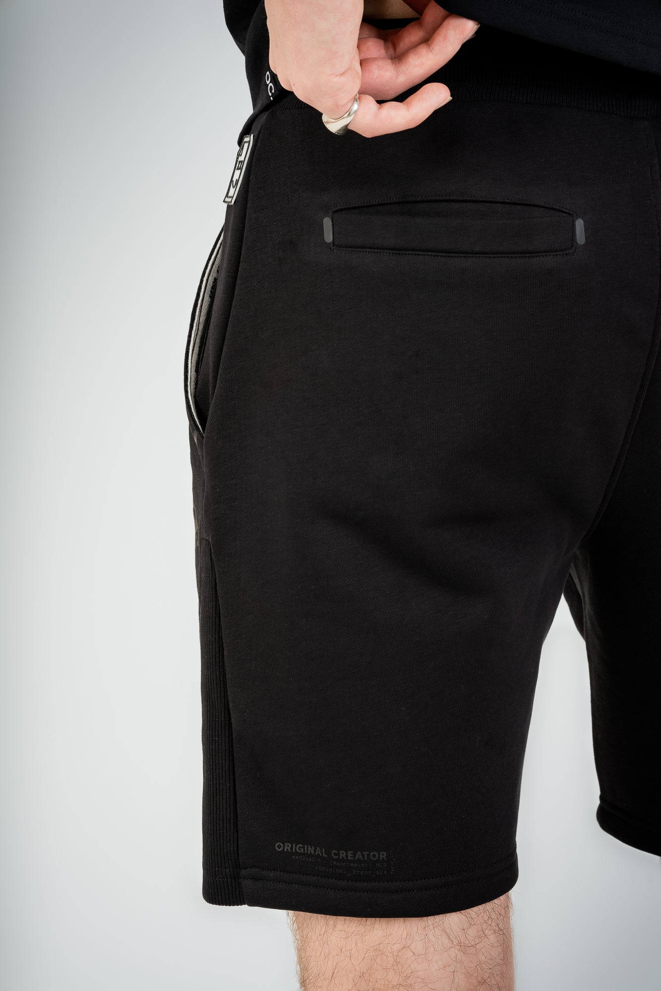 Error_404 Shorts - Jet Black