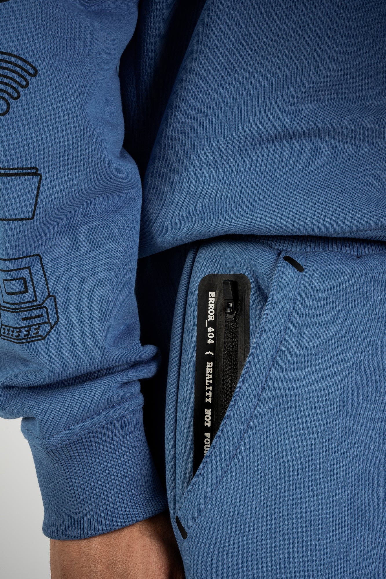 Globe Shorts - Yale Blue