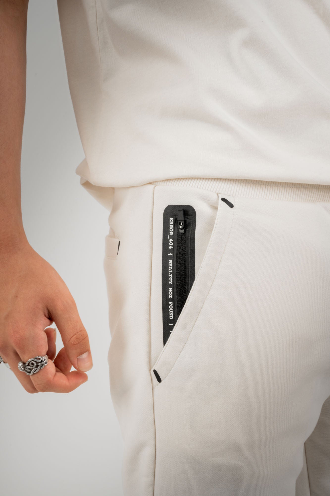 Globe Shorts - Off White
