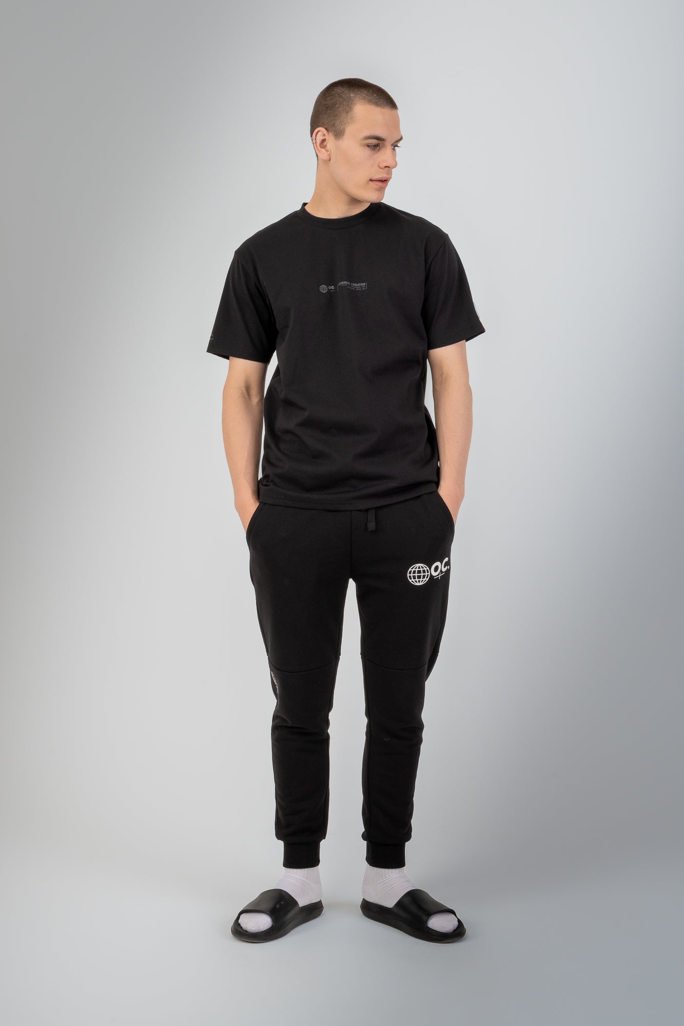 Globe T-Shirt - Jet Black