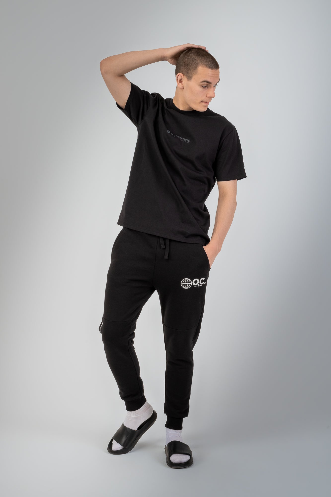 Globe T-Shirt - Jet Black