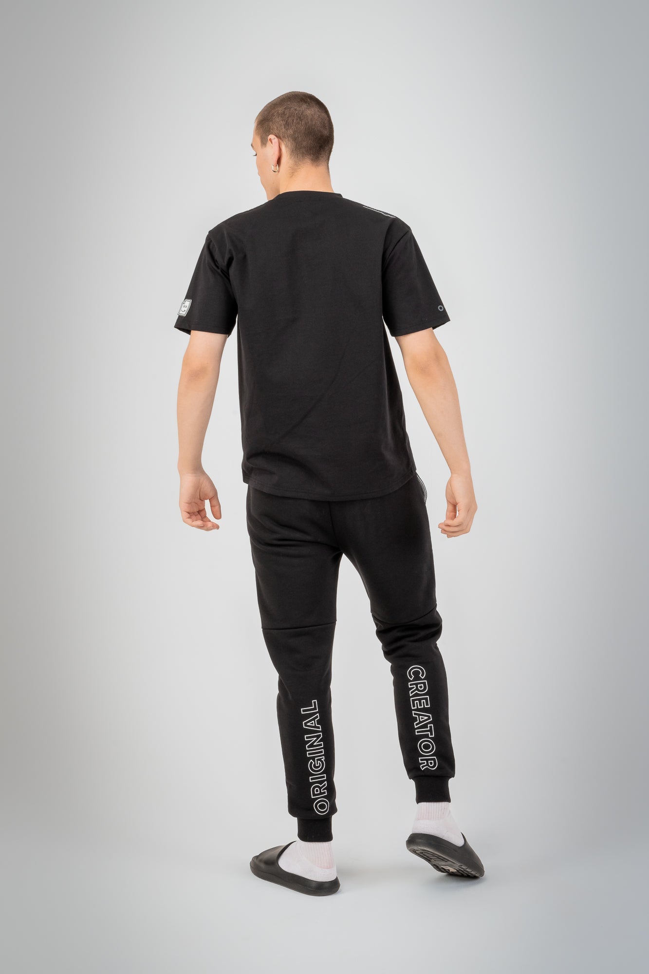 Globe T-Shirt - Jet Black