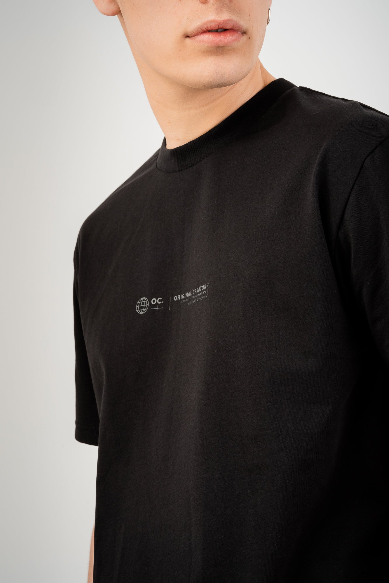Globe T-Shirt - Jet Black